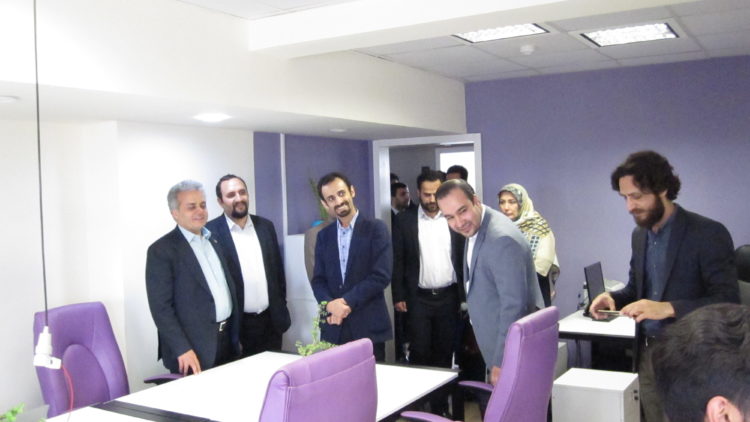 بازدید از فضای کار اشتراکی کارمانا